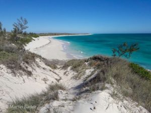 Sand beach splendor of the slopes